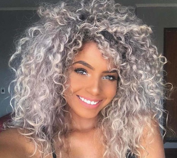 loiro platinado feminino