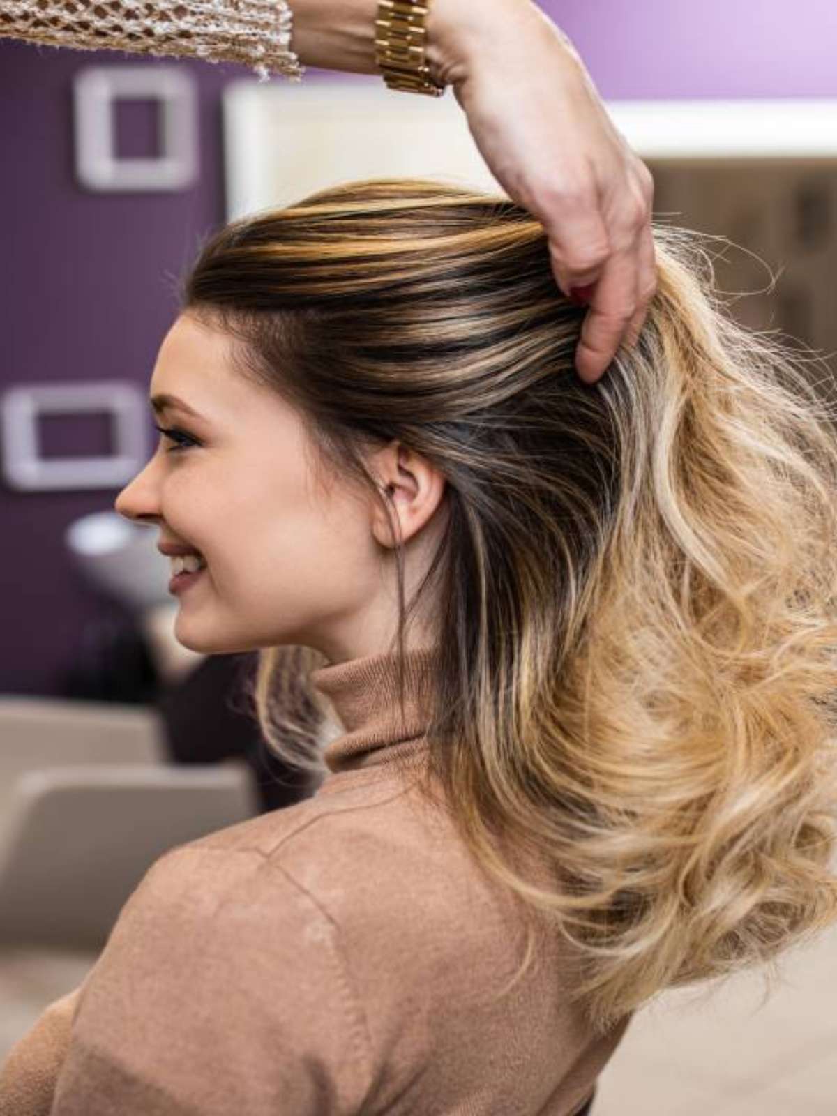 cabelo longo com mechas claras