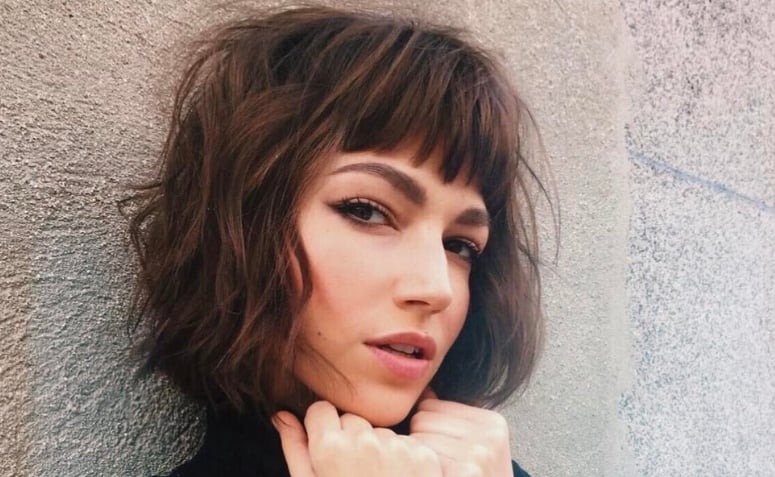 chanel curto com franja desfiada
