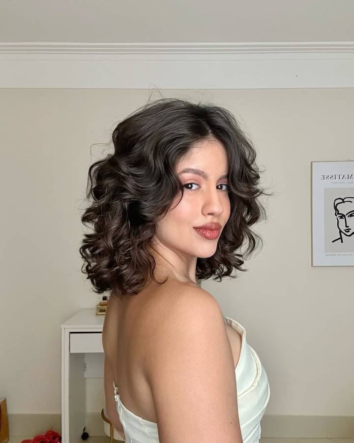 corte curto para cabelo ondulado feminino