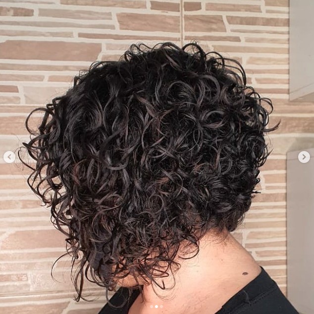 corte curto cacheado feminino
