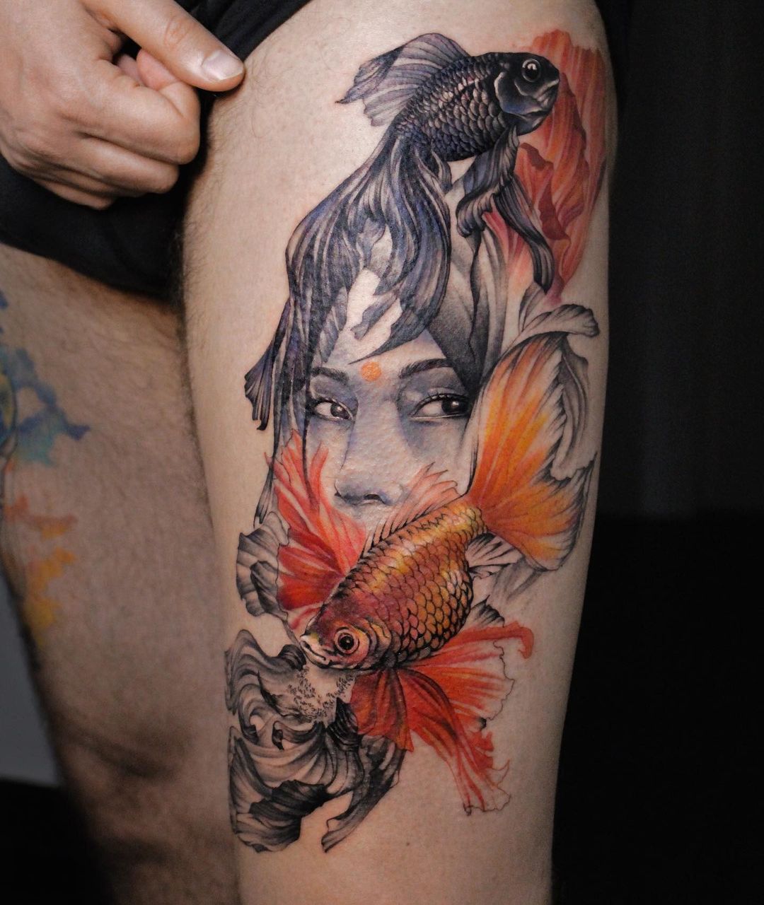tatuagem de betta preto e cinza